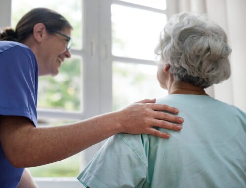 ¿Cómo elegir el mejor servicio de cuidado de mayores en Madrid para tu familia?