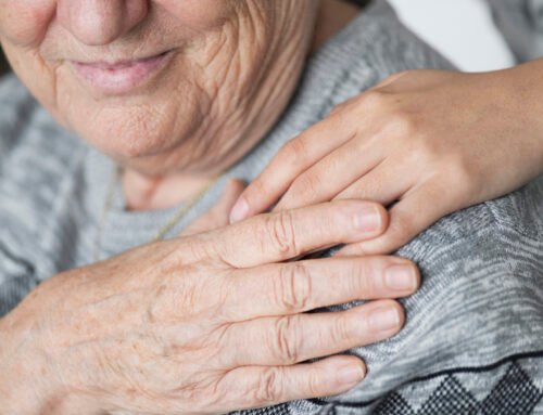 Cómo detectar la soledad en personas mayores y qué hacer